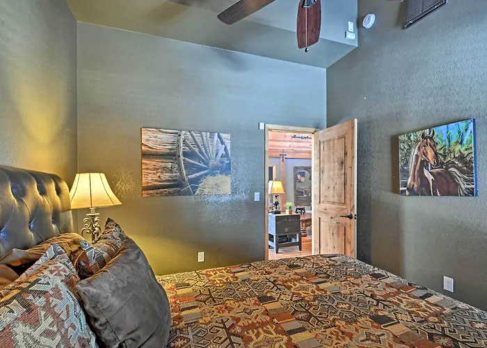 On 5 Acres W/ Fireplace & Fire Pit *
